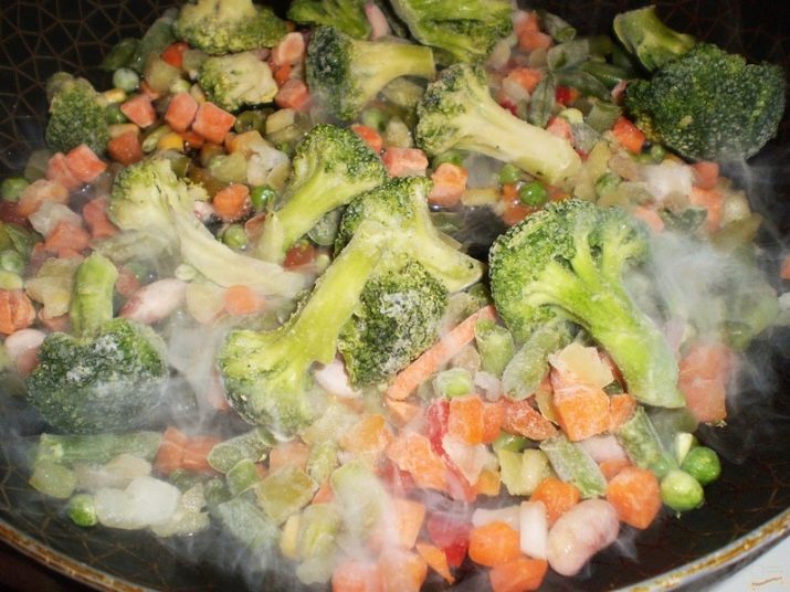 Что приготовить из замороженных овощей смесь. Блюда из замороженных овощей. Замороженные овощи приготовление. Блюда из смеси замороженных овощей. Вкусные замороженные овощи.