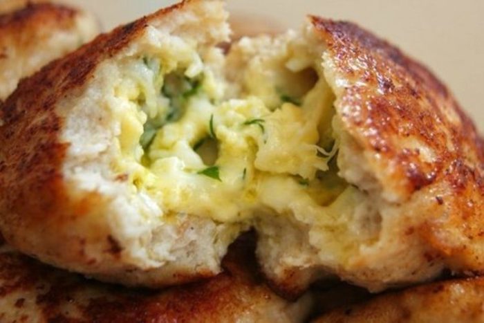kurinye-zrazy-s-syrno-yaichnoj-nachinkoj