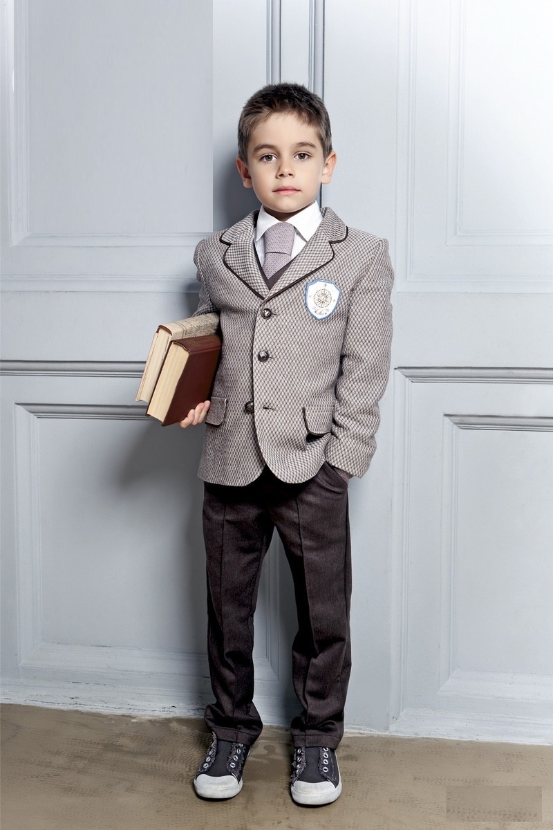 Мальчик в первый класс образ. Стильный костюм для мальчика. Классический костюм для мальчика. Стильный образ для мальчика. Форма для первоклассника мальчика.
