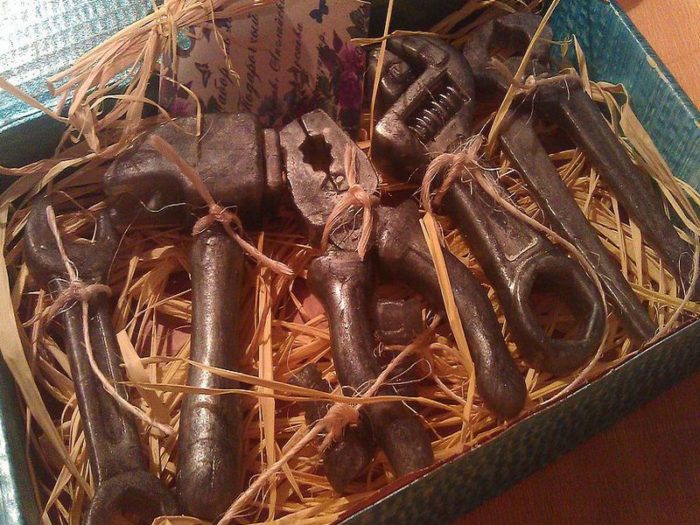 aa5e484508cb8f47d3c80ca050ew-suveniry-i-podarki-nabor-myla-instrumenty-podarok-muzhchine