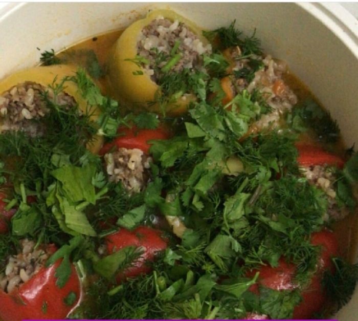 farshirovannye-pertsy-s-farshem-v-kastryule