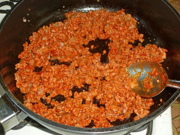 makarony-s-farshem-i-tomatnoi-pastoi-po-flotski_1498761072_9_max