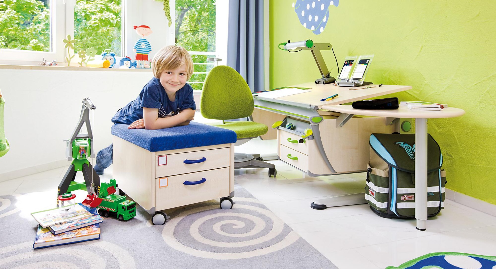 pismennyj-stol-dlya-shkolnika-96