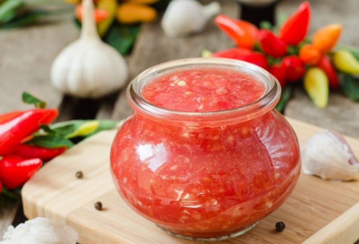 adjika_iz_svejih_pomidorov-293530