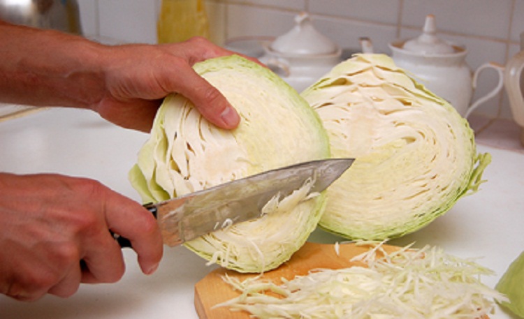 Как правильно резать капусту на борщ фото