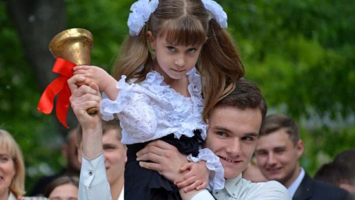 kogda-v-dnr-budet-posledniy-zvonok-i-vruchenie-attestatov