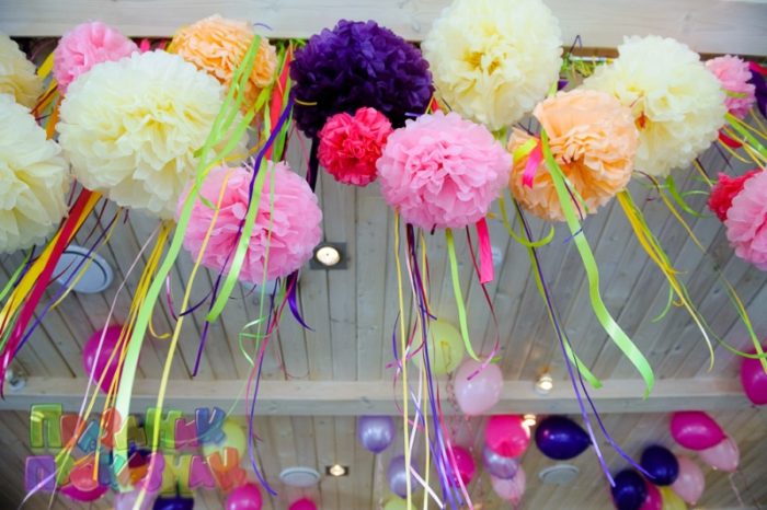 komnata-devochka-pompony