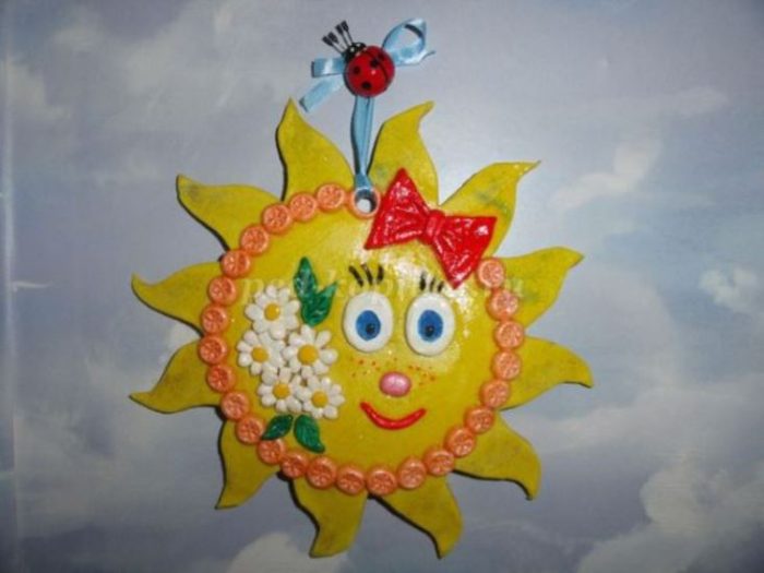 podelka-na-maslenicu-iz-solenogo-testa-solnishko