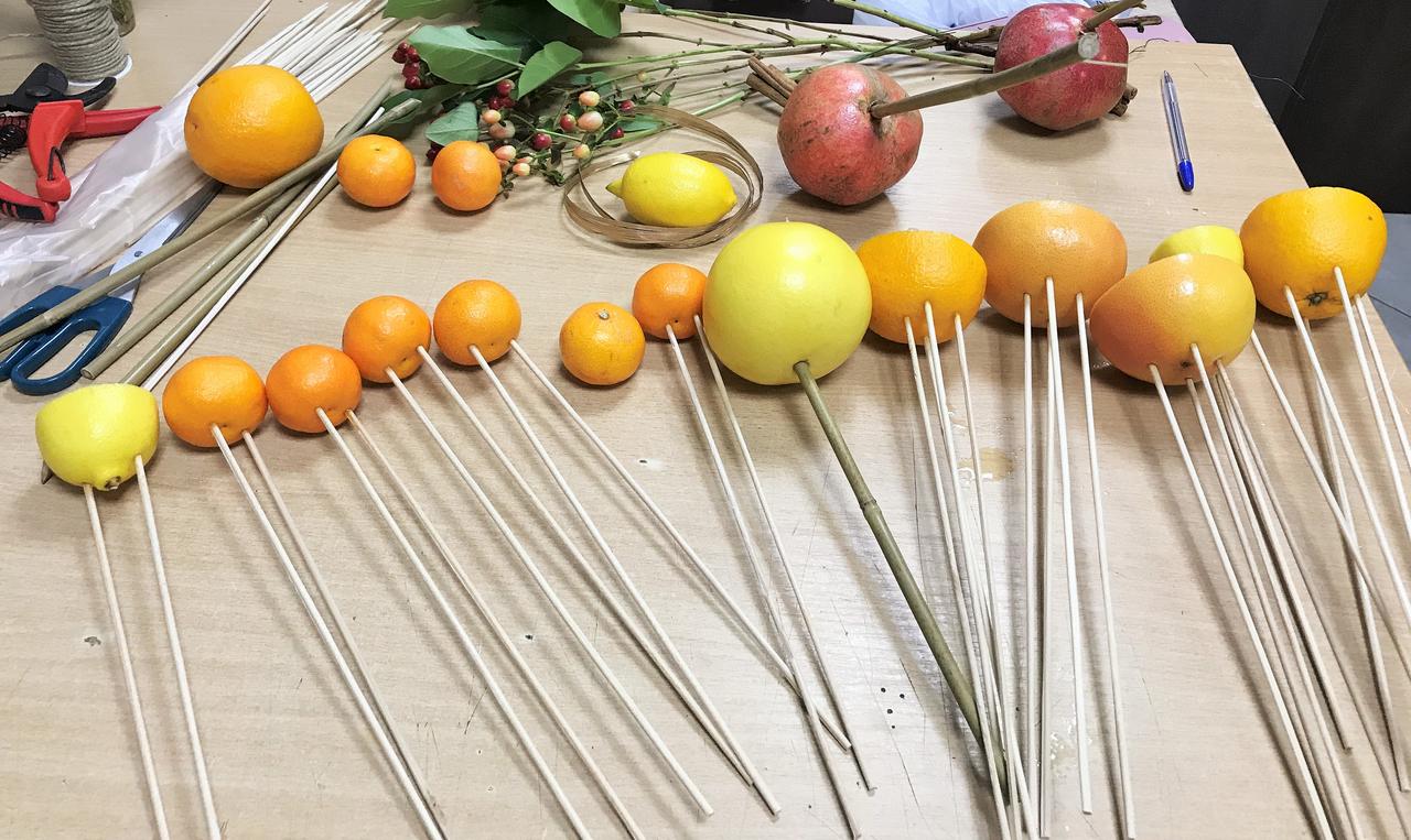 poshagovyj-mk-buket-iz-fruktov-foto-2