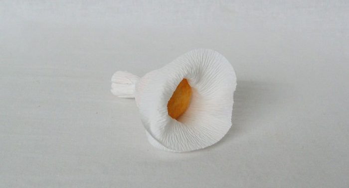 romashka-iz-gofrirovannoj-bumagi-01