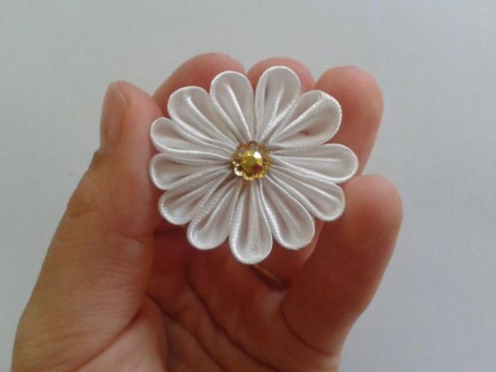 romashka_kanzashi_15