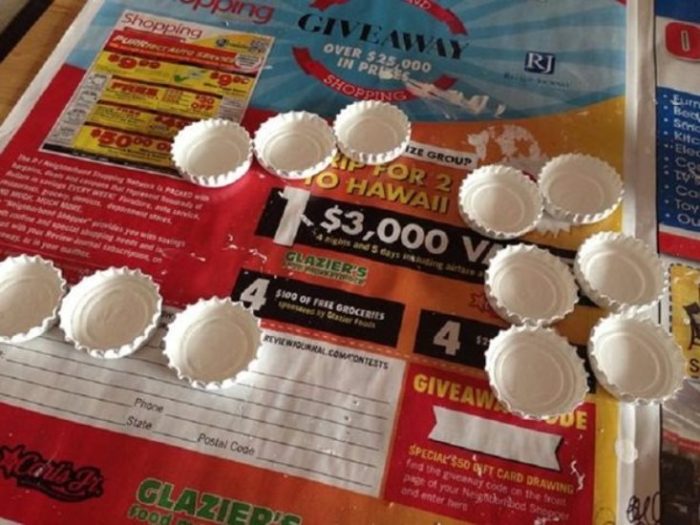 1502722842_novogodnie-podelki-2018-svoimi-rukami-snegovik-iz-kryshek-1