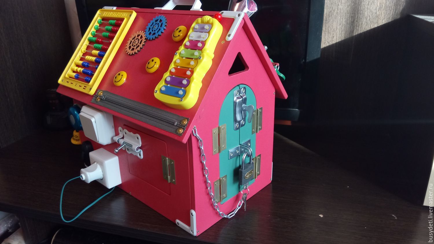 461040e5cf0f0465a903dc1d13nx-kukly-i-igrushki-kupit-bizibord-domik-geobord-v-podarok