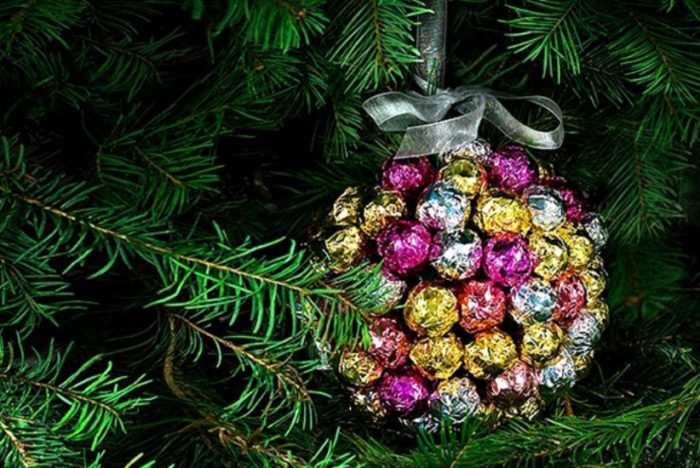 buket-iz-konfet-na-novyj-god-2019