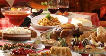 chto-dolzhno-byt-na-stole-2017-god-petuha-v-novyj-god