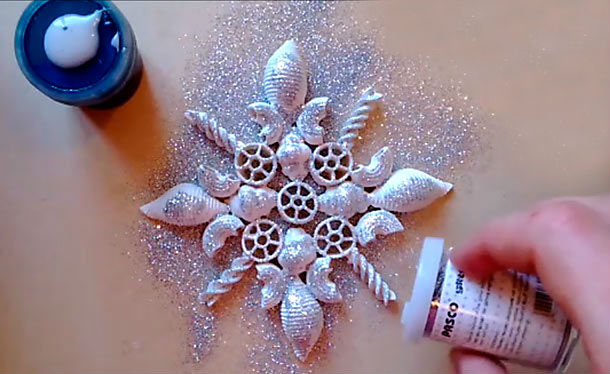 snezhinki_iz_makaron_3