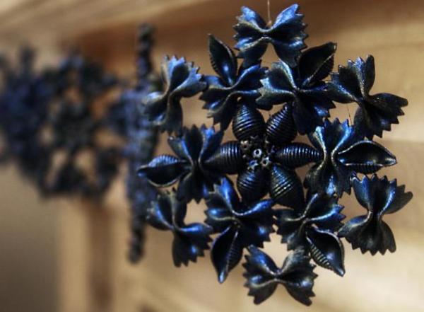 snezhinki_iz_makaron_4