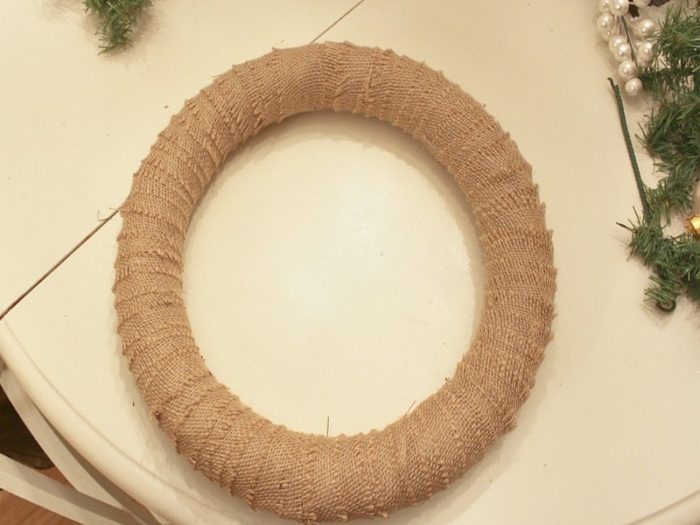 burlap-christmas-wreath-4