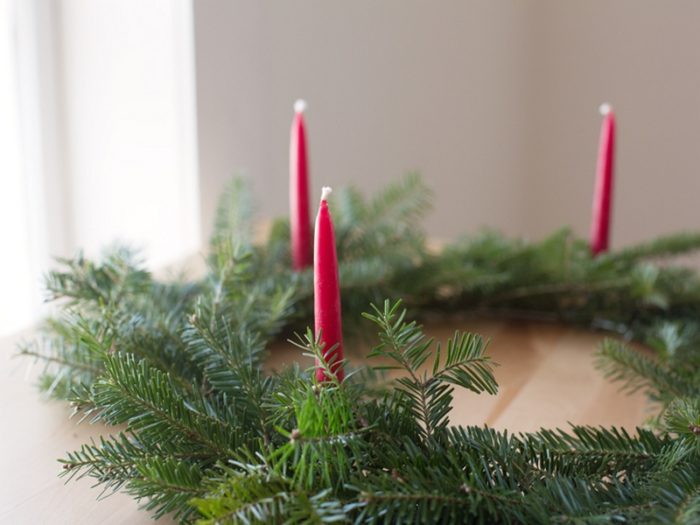candles-on-wreath