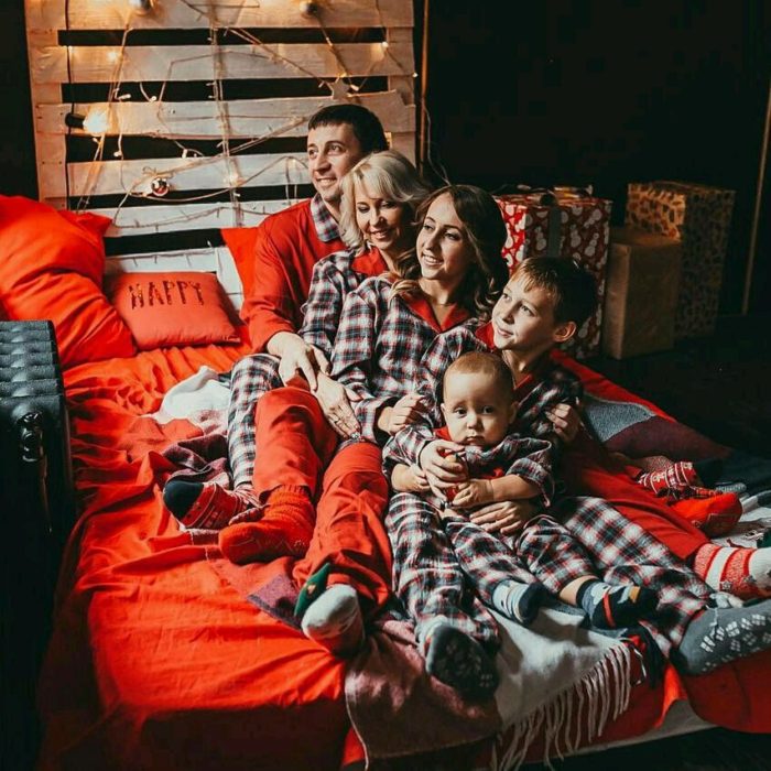 de5bc0a1df01f39a3a6bcfcfb10s-odezhda-bolshaya-pizhamnaya-vecherinka-dlya-vsej-semi