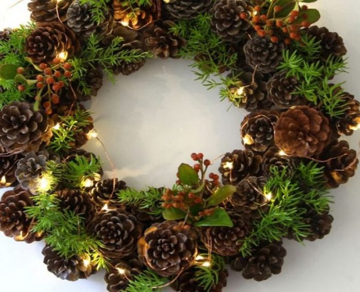 diy-pinecone-wreath-apieceofrainbowblog-12-600x541