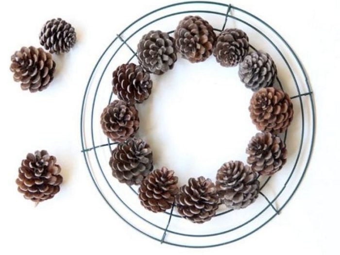 diy-pinecone-wreath-apieceofrainbowblog-5-600x456