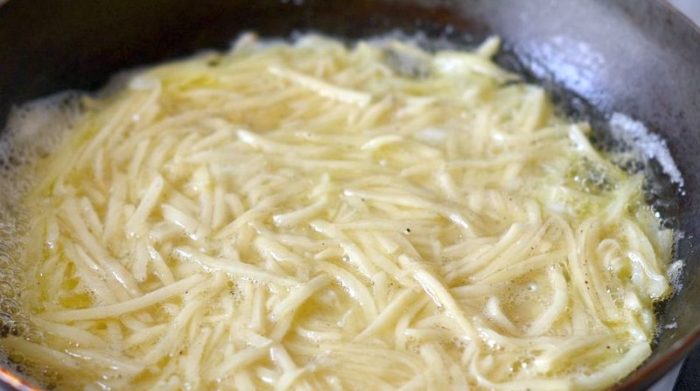 recept-khrustyashchii-kartofelnyi-omlet-shag_4