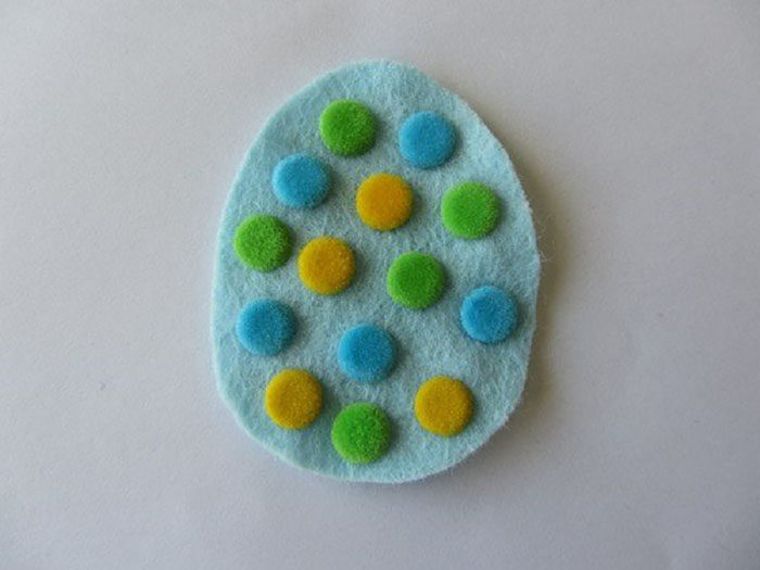 1453811032_podelki-iz-fetra-k-pashe-15