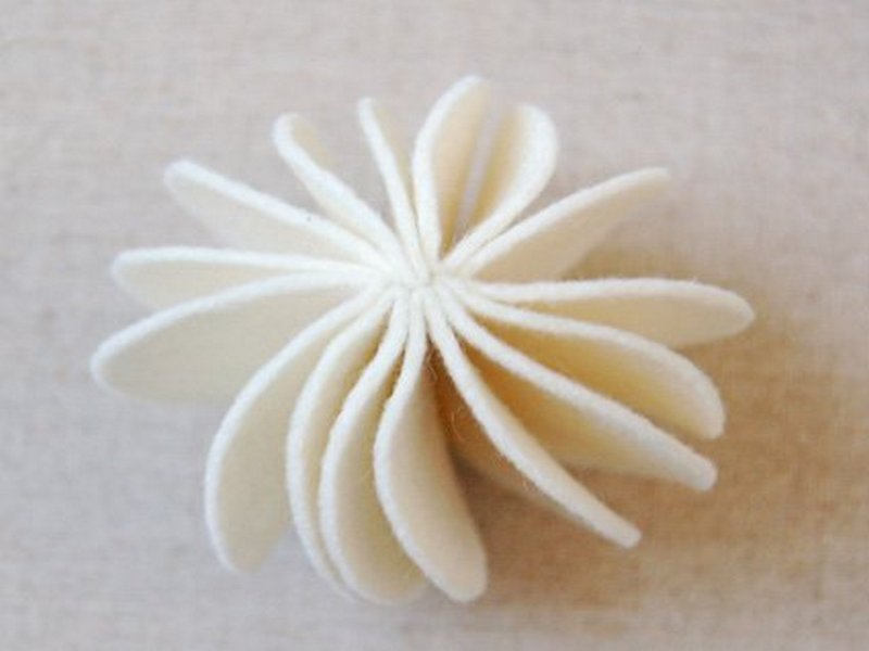 felt-tree-ball-sew12