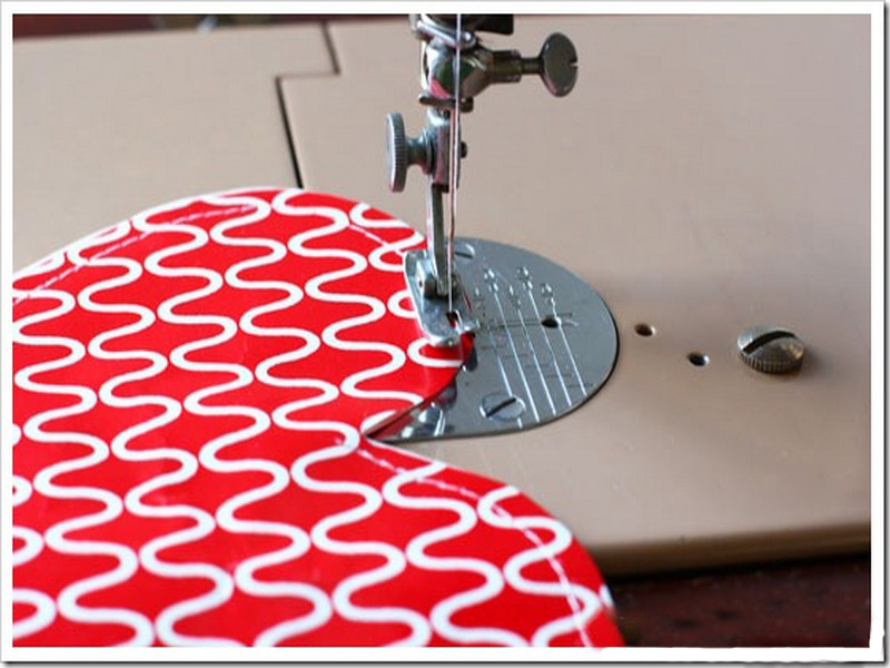 how-to-sew-a-paper-candy-heart-pouch_thumb