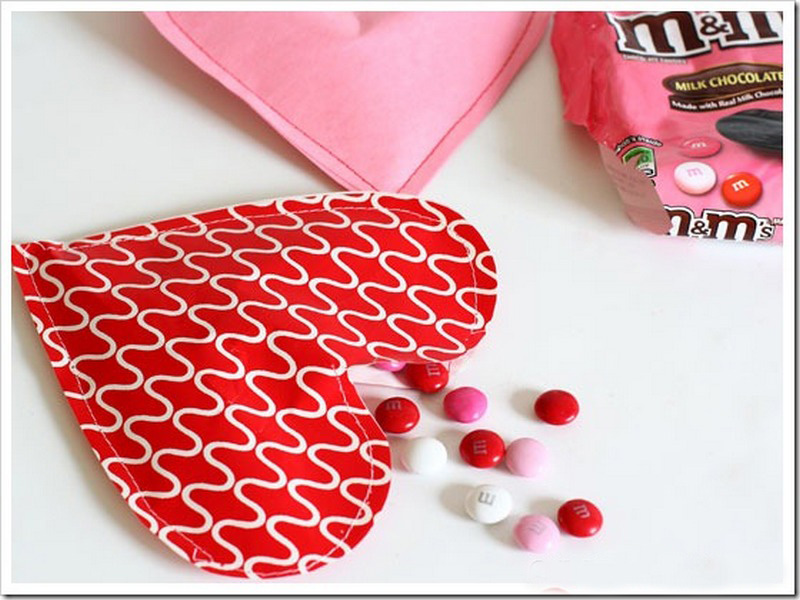 make-a-paper-heart-to-hold-candy_thumb