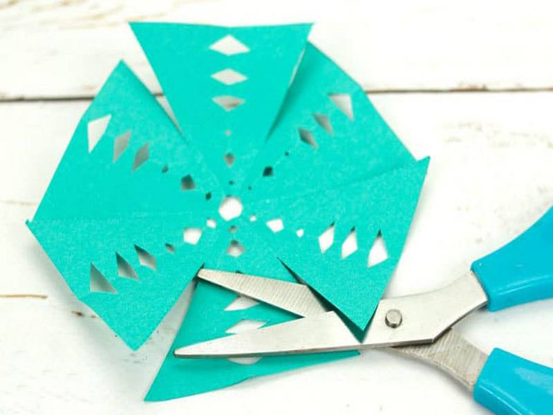 step-5-3d-snowflake-craft