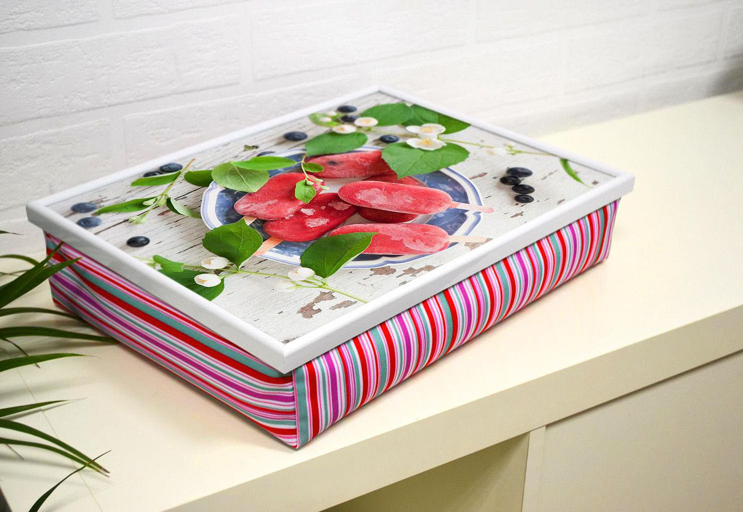 ae11ab8bea286b59d91384e5dc87-dlya-doma-i-interera-stolik-podnos-na-podushke-v-stile-shebbi