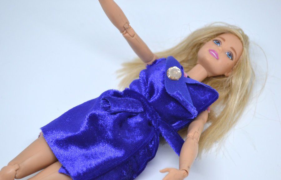 v4-900px-make-clothes-for-your-doll-step-8-version-2