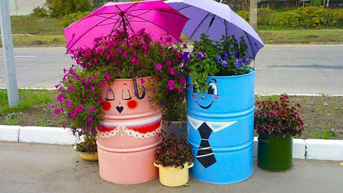 vazon-iz-staroj-bochki1