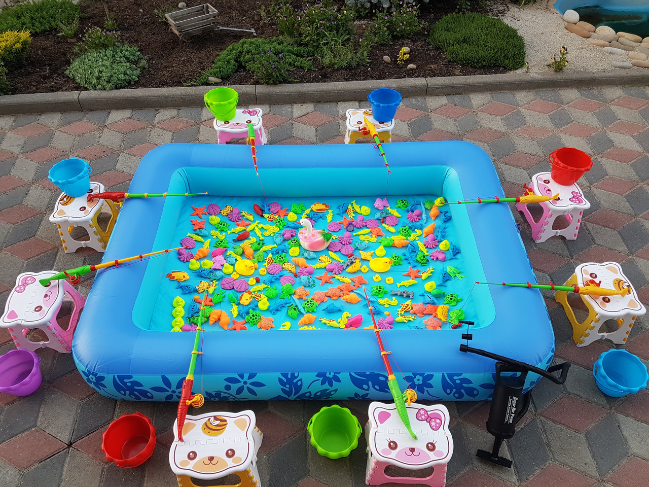 448605225_w640_h640_attraktsion-detskaya-rybalka