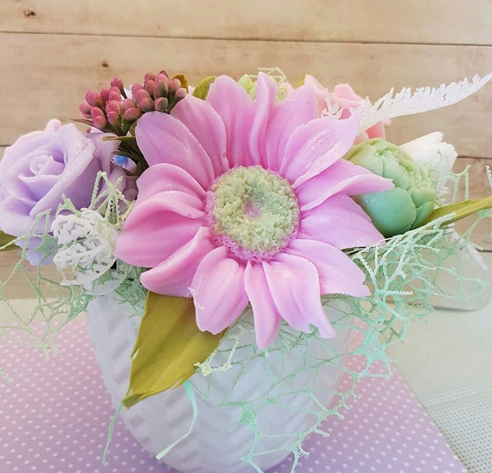 8a0597253b6303d1a7ecdeae79ai-podarki-k-prazdnikam-bukety-iz-mylnyh-tsvetov