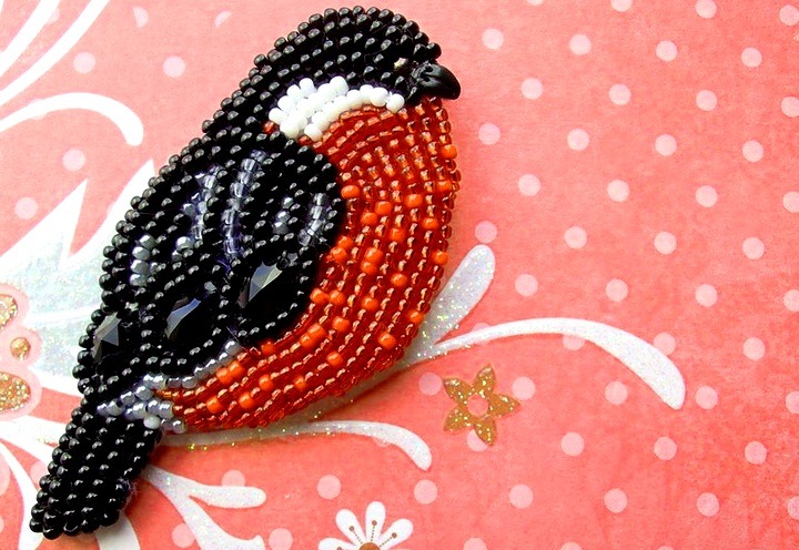 brosh-iz-bisera-svoimi-rukami-10