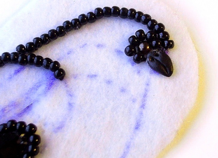 brosh-iz-bisera-svoimi-rukami-13