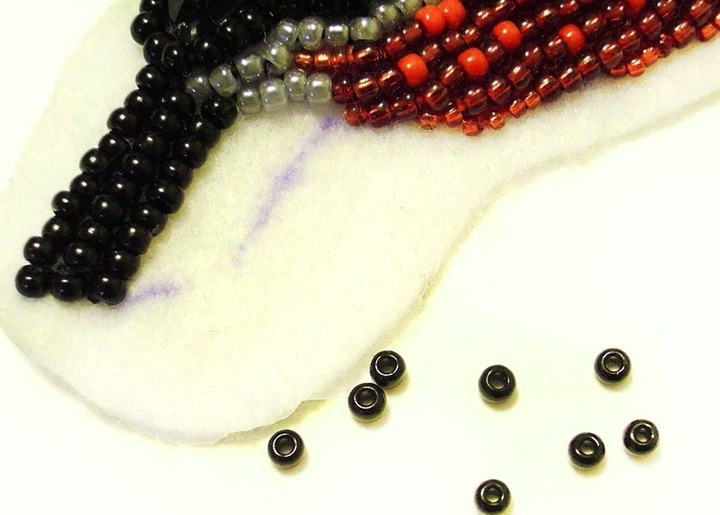 brosh-iz-bisera-svoimi-rukami-16