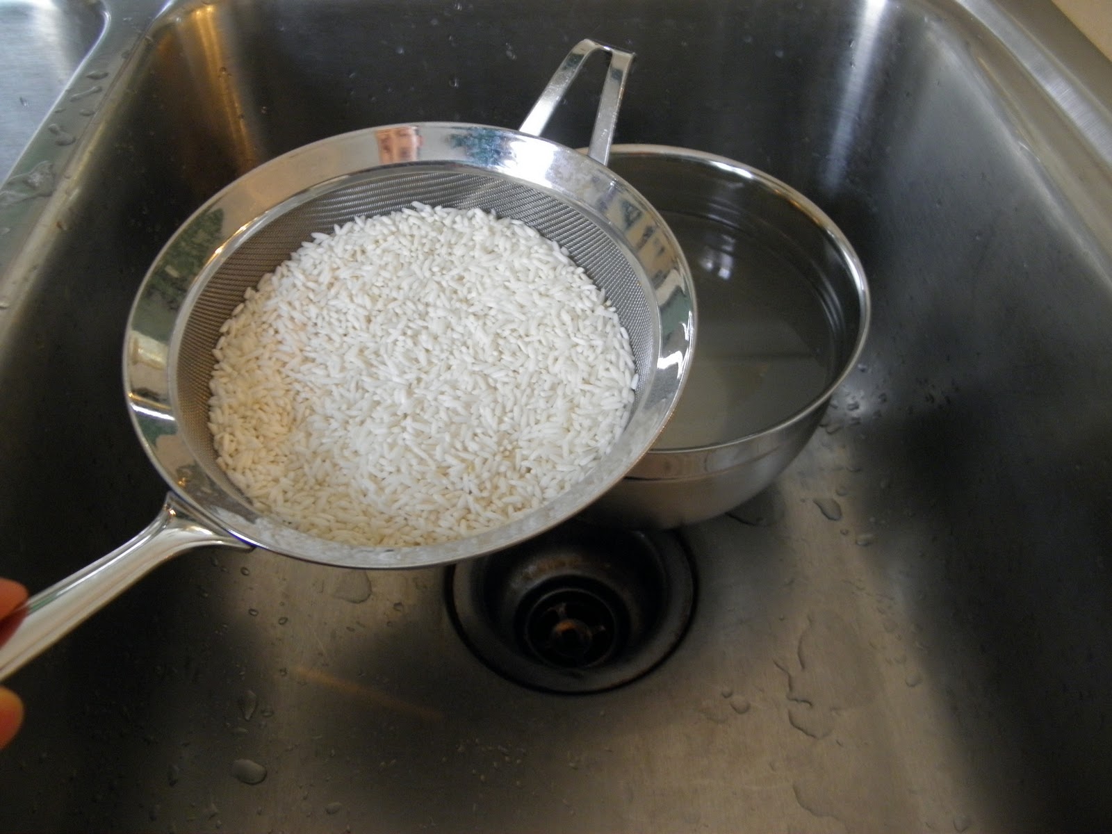 Варить рис в горячей воде