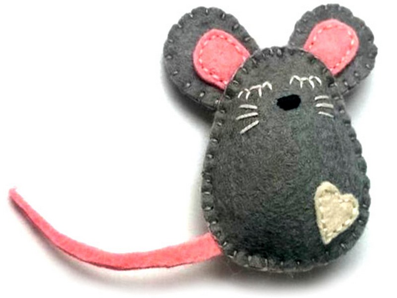 brelok-iz-fetra-na-novyj-god-2020-svoimi-rukami