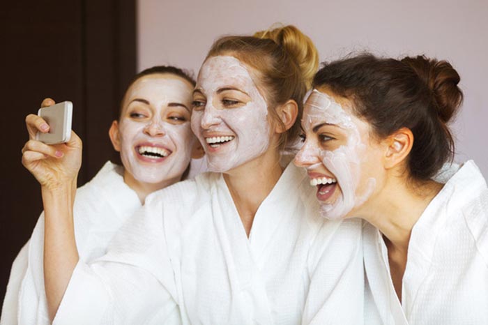 1a5cb1b7dc29e1f6e85c4aa04a6e5600_zhenskaya_vecherinka_8_marta_03_depositphotos_88922160