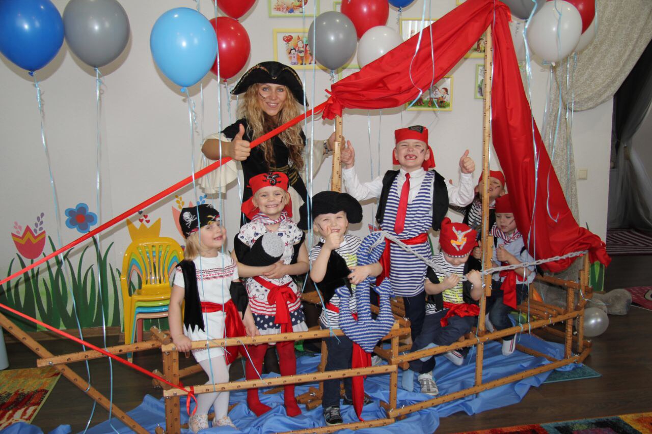 Мая сценарий детского праздника. Детская вечеринка в пиратском стиле. Пиратский день рождения для детей. Детская вечеринка в стиле пиратов. Детский пиратский праздник.