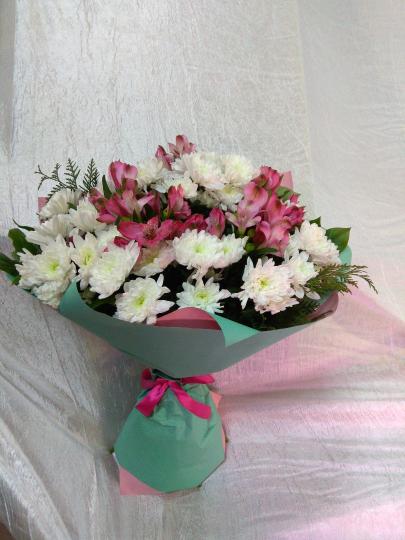 Букет хризантема с альстромерией фото