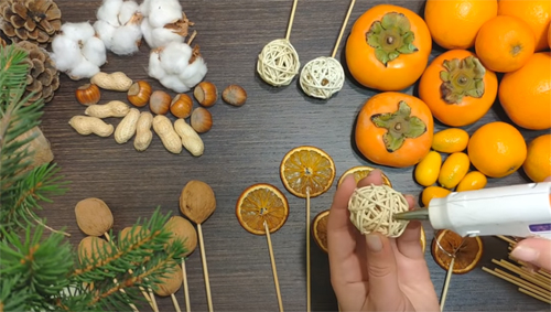 buket-novogodniy-svoimi-rukami-16