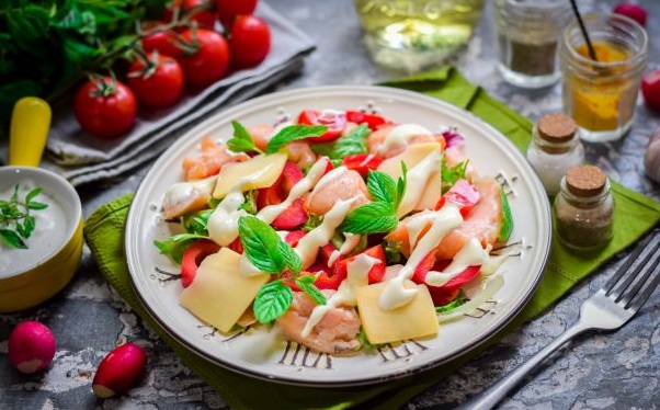 salat_s_solenoi_krasnoi_riboi-609746