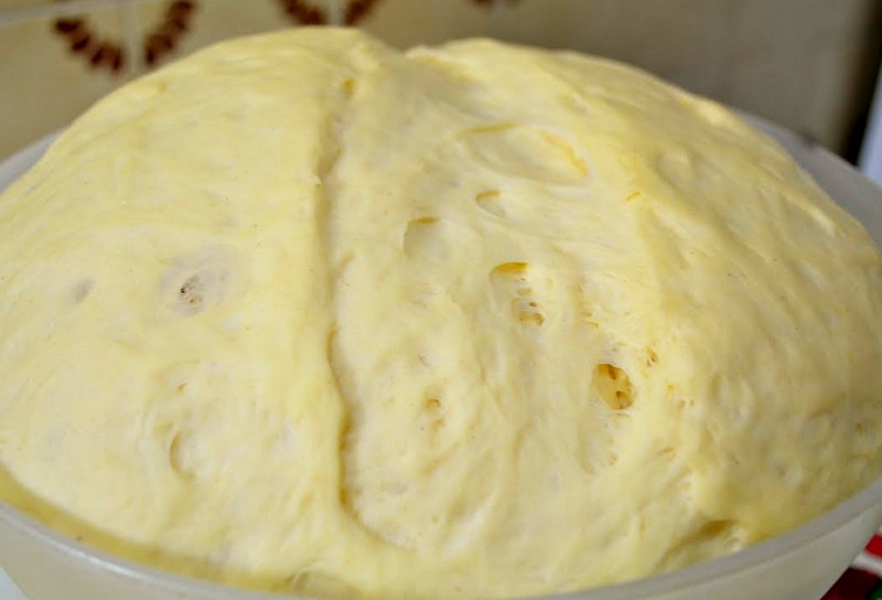 sdobnoe-drozzeevoe-testo-recept