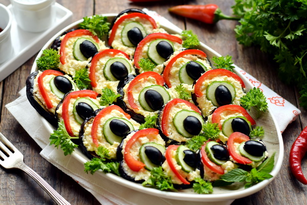 павлиний хвост из баклажанов