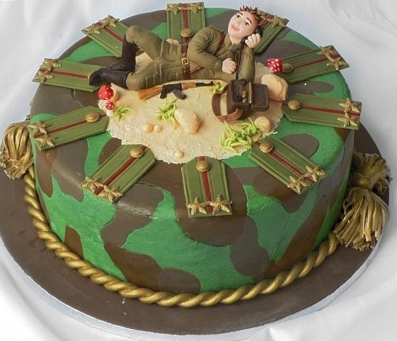 podarok-nachalniku-na-23-fevralya-tort